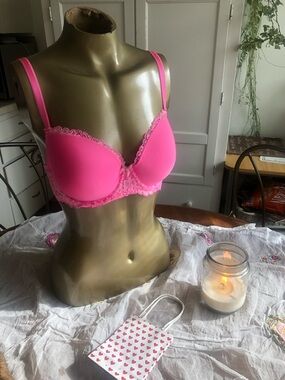 Victoria's Secret Bright Pink Lace-Trim T-Shirt Bra